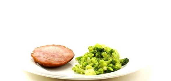 Брокколи с петрушкой и сливочным маслом