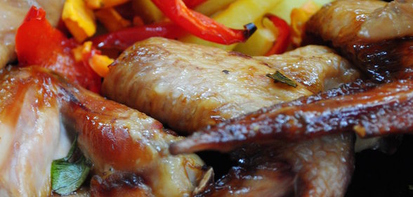 Крылышки по рецепту Джейми Оливера с печеными овощами