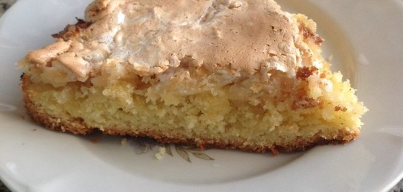 Яблочный пирог с мягким безе