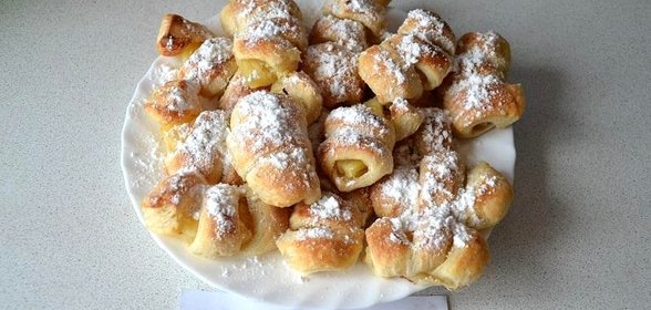 Слойки с консервированным ананасом