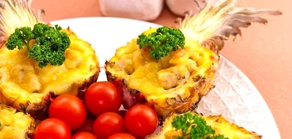 Курица в ананасе