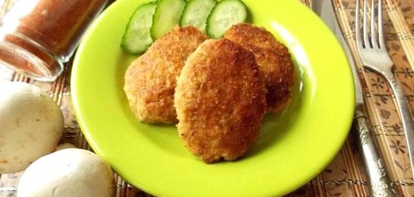 Котлеты баварские с квашеной капустой и грибами