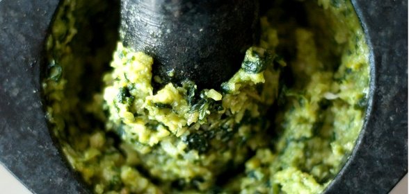 Песто из лимонного базилика