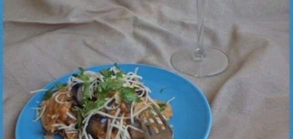 Паста с томатным соусом, рикоттой и баклажанами!