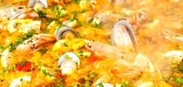 Рис с креветками, мидиями и морским чертом