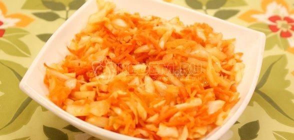 Салат из капусты с морковью и уксусом