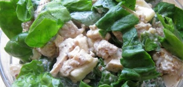 Салат из квашеной капусты с луком и хреном