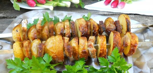 Шашлык из молодого картофеля и сала