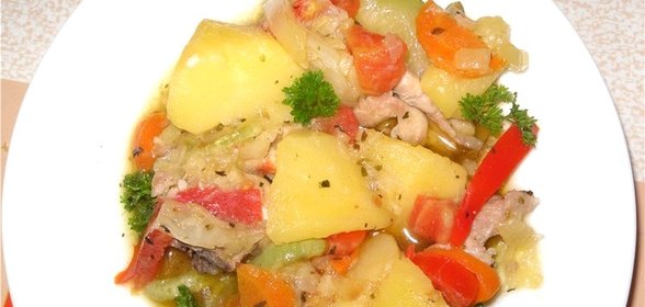 Индейка тушеная с кабачками