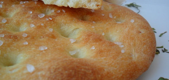 Факачча с чесночным маслом