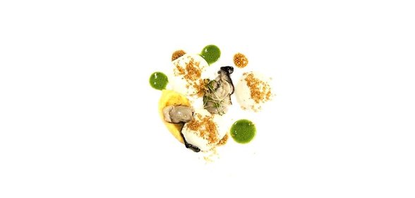 Устрицы с сыром мимолет, горчицей и водяным крессом