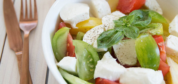 Помидоры с моцареллой