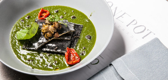 Папарделле, фаршированные кальмарами, в кабачковом песто