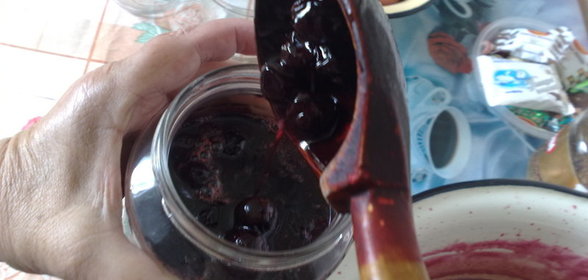 Вишневое варенье с косточкой