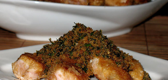 Полоски из куриной грудки в пармезановой корочке с крошкой из зелени