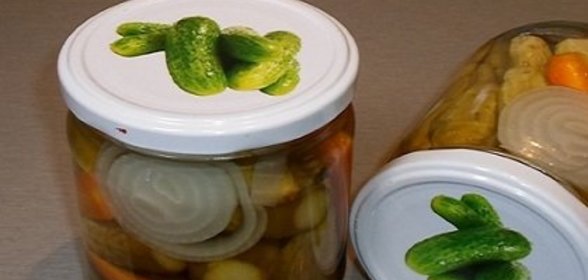 Маринованные огурцы с морковкой на зиму