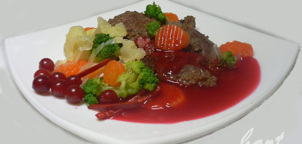 Баранина под калиновым соусом с перцем