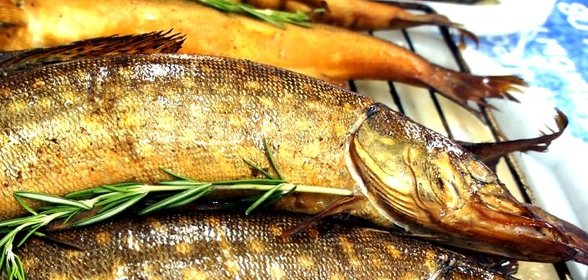 Щука в коптильне