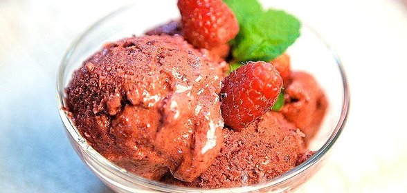 Мороженое из замороженных ягод и йогурта