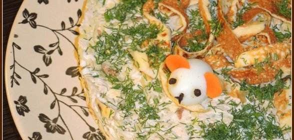 Салат с капустой и блинчиками