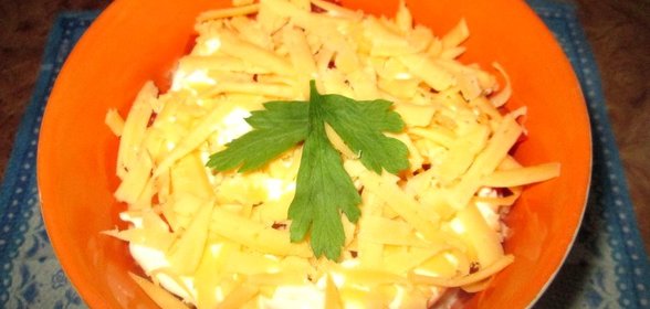 Салат с крабовыми палочками помидорами и сыром