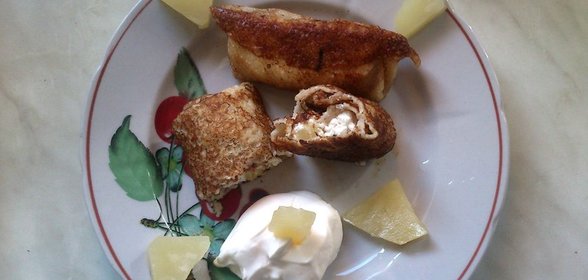 Блинчатые пирожки с творогом и ананасами