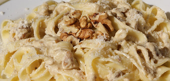 Фетучини со сливками и грецкими орехами