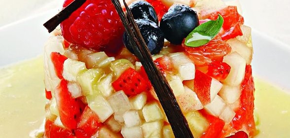 Фруктовый тартар с ванильным соусом