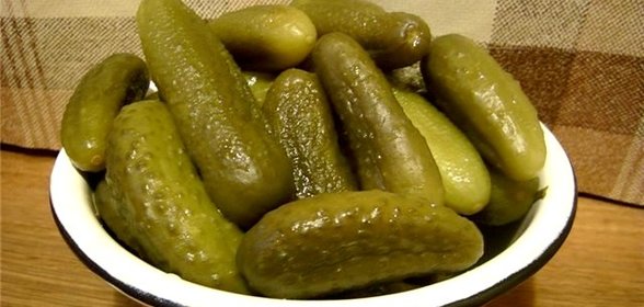 Огурцы с луком на зиму
