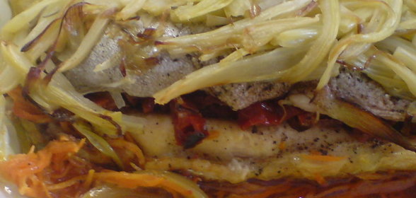Морская форель ,запечённая с овощами