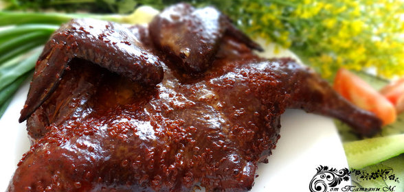 Копченая курица, маринованная в соево-медовом маринаде с кунжутом