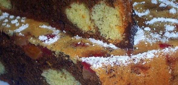 двухцветный пирог с фруктами