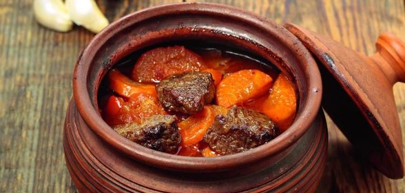 Гуляш в горшочках