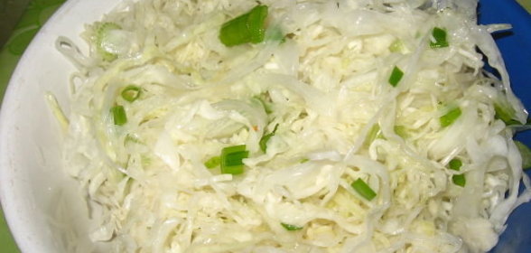 Салат из квашеной капусты