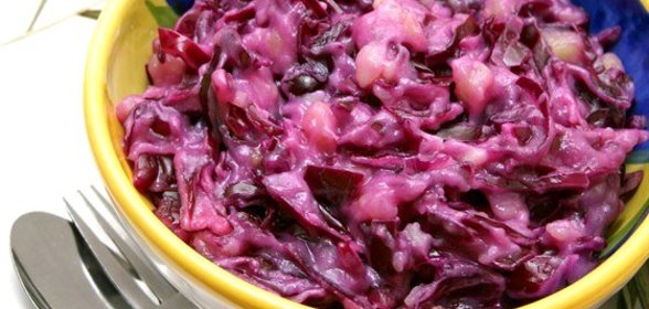 Красная капуста с яблоком