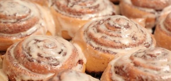 Пудинг из риса с яблоками и вареньем