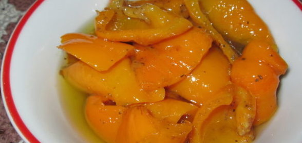 Рагу из консервированной кукурузы с овощами и чесноком