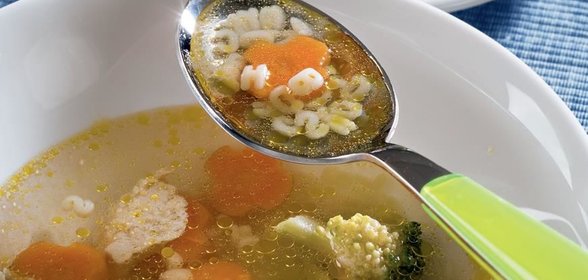 Суп с алфавитом и зеленым маслом