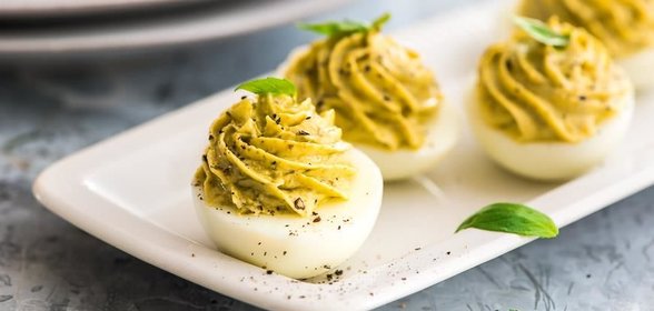 Яйца, фаршированные песто