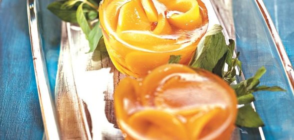 Десерт из консервированных персиков