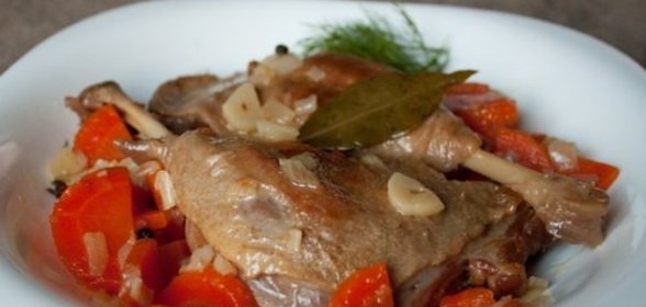 Тушеные утиные ножки