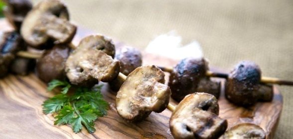 Шампиньоны на шпажках