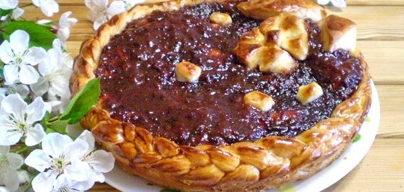 Пирог открытый с вареньем