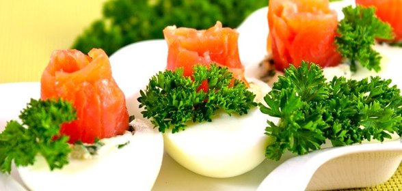 Яйца, фаршированные семгой