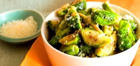 Капуста брюссельская с сельдереем в молочном соусе