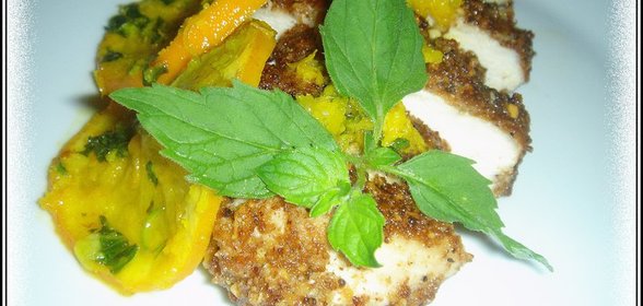 Куриная грудка в миндальной панировке и с апельсиновым соусом