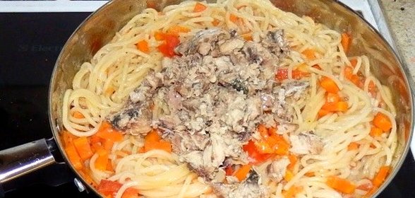 Макароны с консервированной сайрой