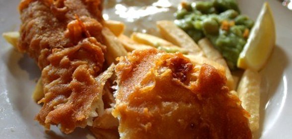 Филе трески в корочке из картофельных чипсов с соусом тартар