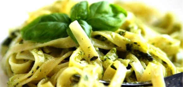 Паста с соусом песто