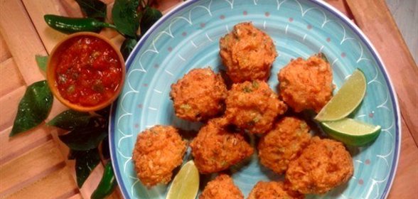 Греческие томатные оладьи с фетой (Ntomatokeftedes)